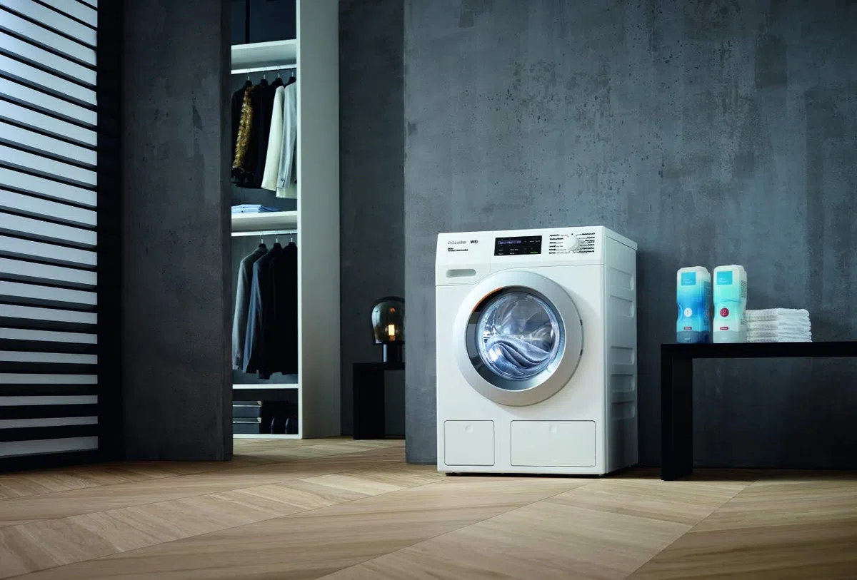 Miele 11891600 detergente UltraPhase 1 para lavadoras con sistema TwinDos, para ropa blanca y de color, limpieza de calidad, 1,4 l