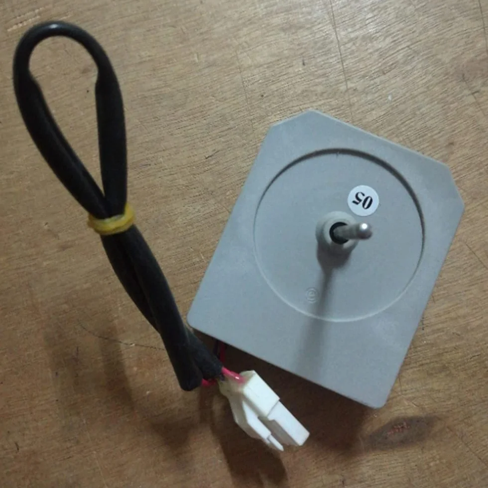 48ZWT05-1202A (DC12V 2W 2200R / Min) Accesorios del Refrigerador Motor del Ventilador del Evaporador